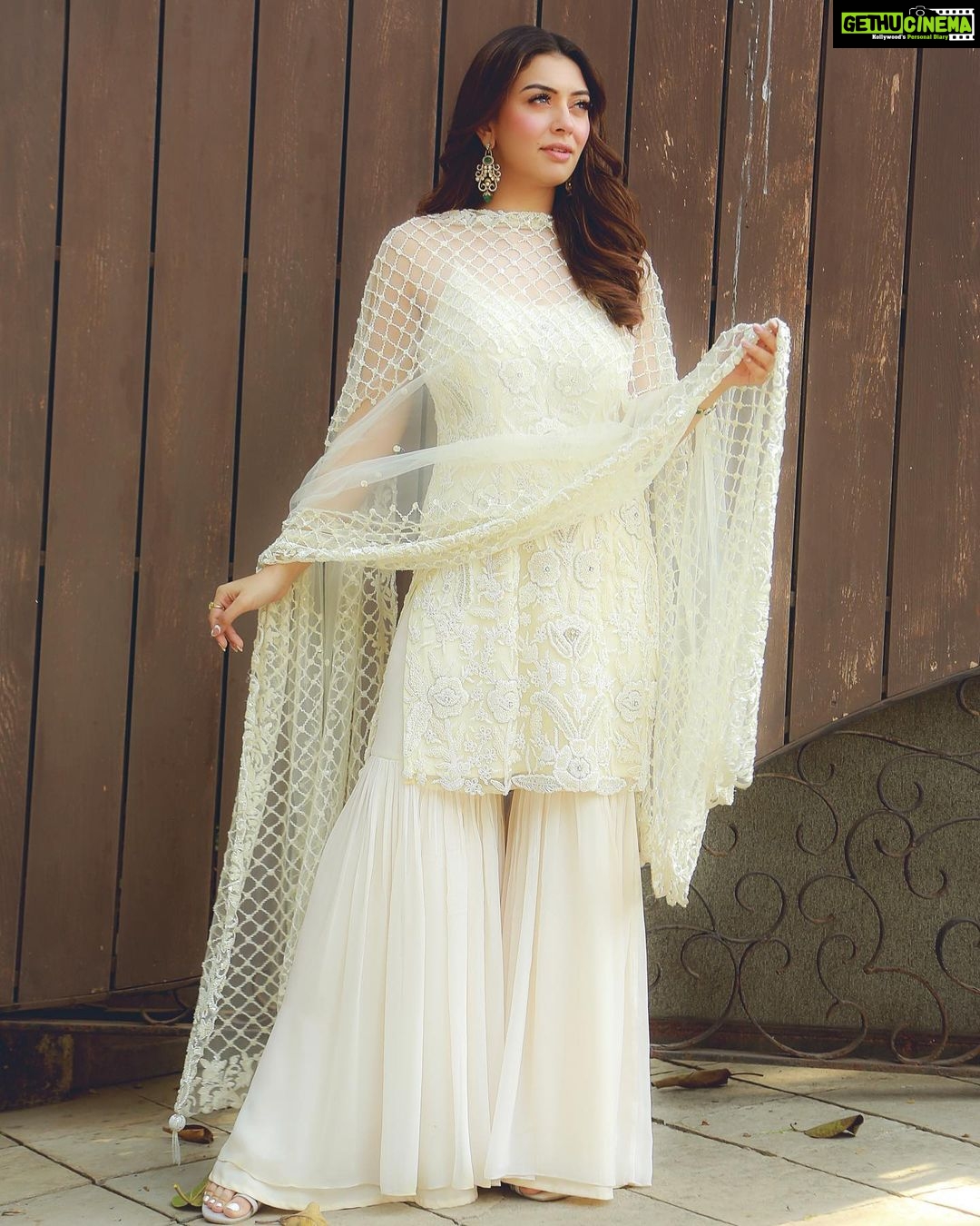 Hansika Motwani Instagram - 🌸🌸• • • • Styled by- @begborrowstealstudio outfit by- @premyabymanishii Jewellary by- @aquamarine_jewellery Make up - @reshmaamerchant Hair - @sankpalsavita 📸 - @pauldavidmartinphotography