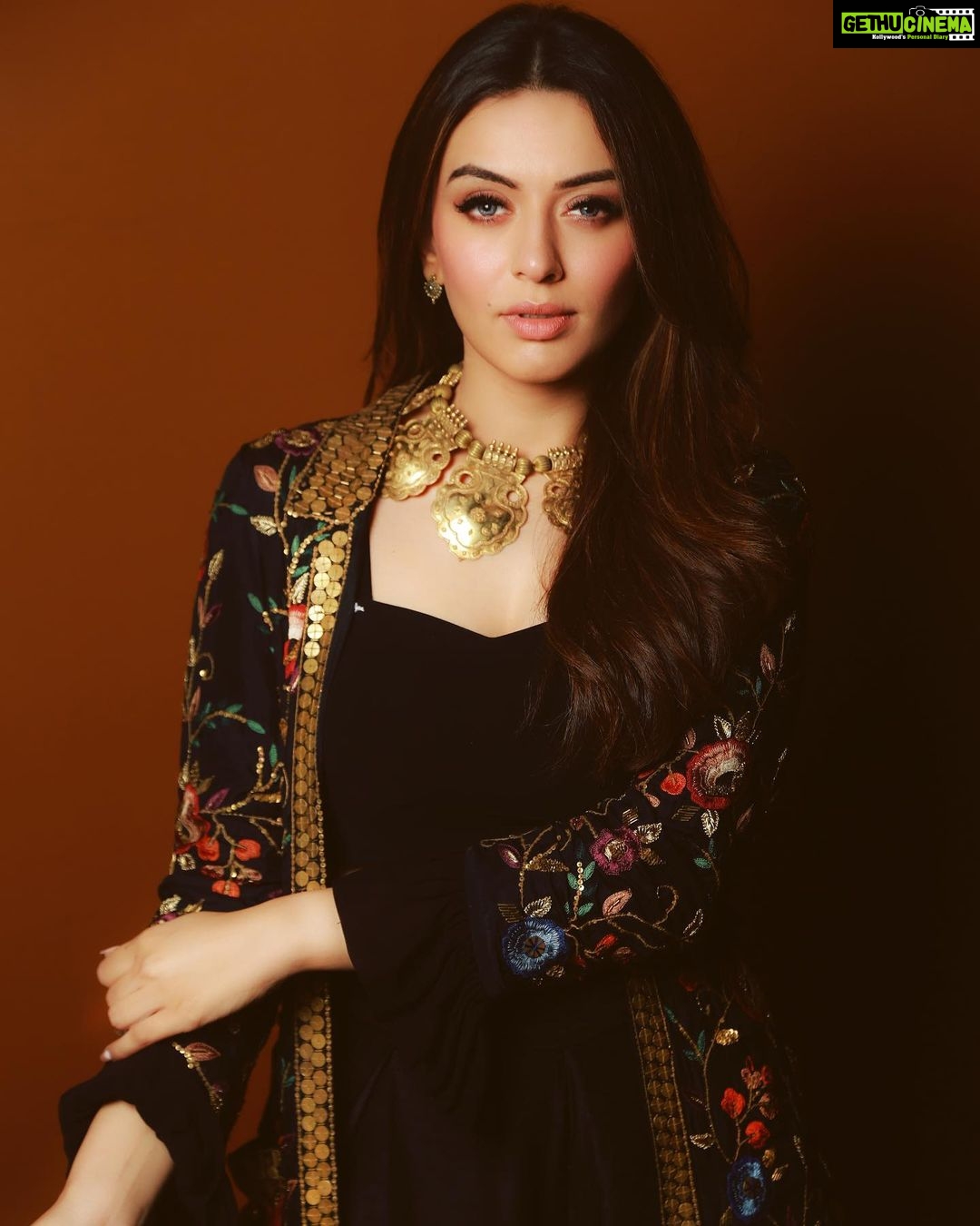 Hansika Motwani Instagram - π€π€π§‘π§‘ β’ β’ β’ Styled by @begborrowstealstudio Outfit by- @samatvambyanjalibhaskar @arwakaka.Pr Jewellery- @amrapalijewels makeup- @reshmaamerchant Hair - @sankpalsavita πΈ - @pauldavidmartinphotography