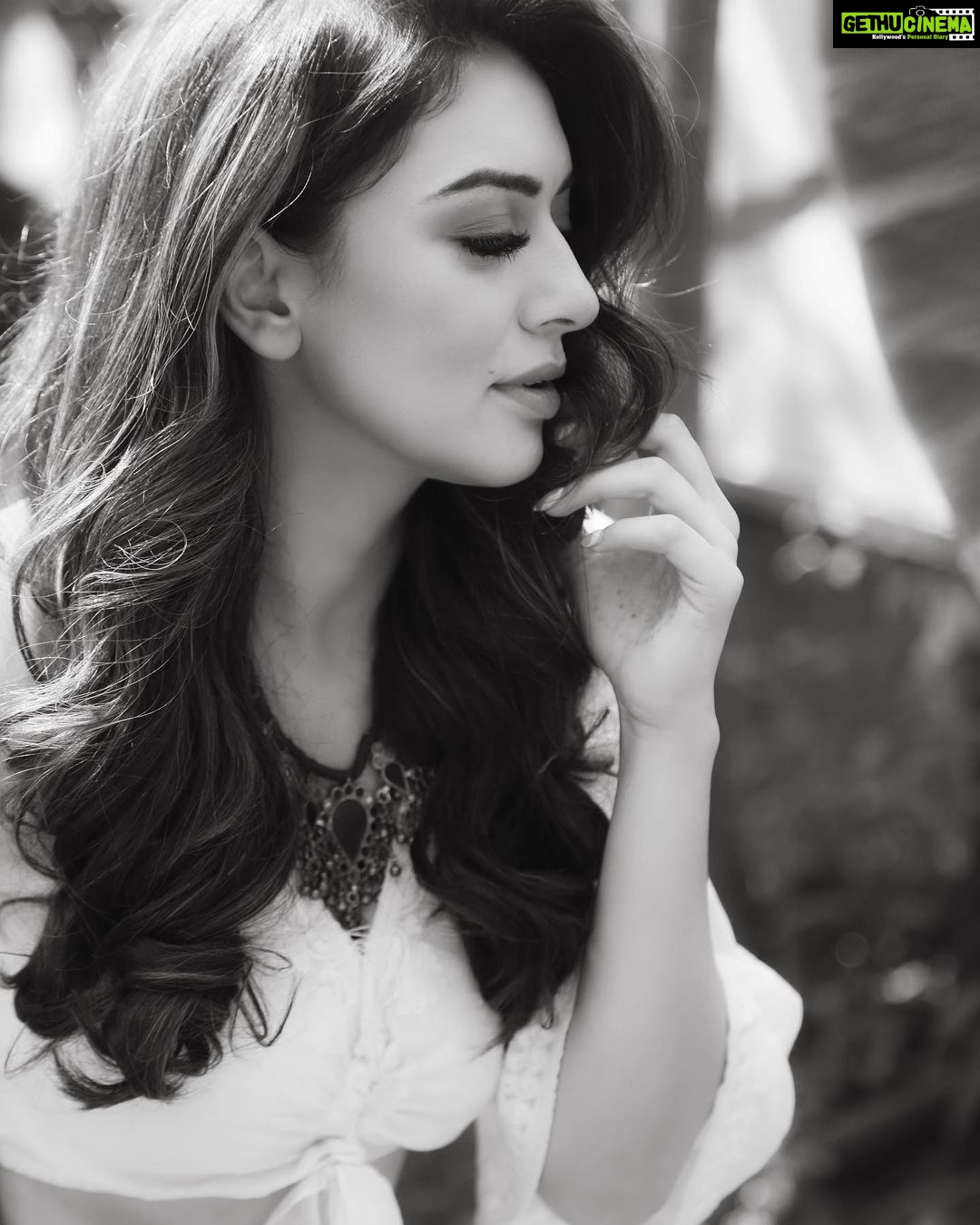 Hansika Motwani Instagram - 🌸🌸 • • •Styled by @begborrowstealstudio Outfit by @divyabydivyaanand Make up - @reshmaamerchant Hair - @sankpalsavita 📸 - @pauldavidmartinphotography