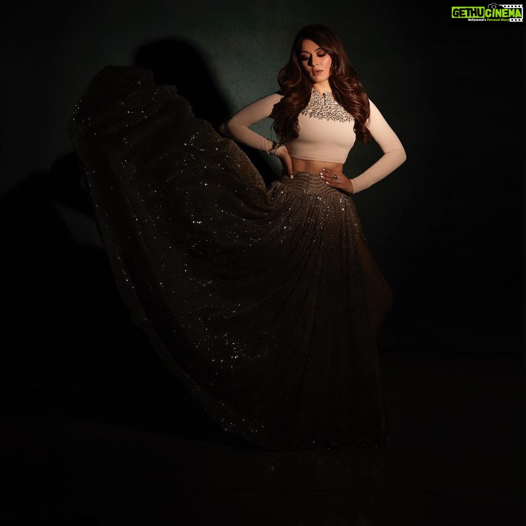 Hansika Motwani Instagram - wearing @labeld × @bennusehgallofficial Styled by: @stylebalmco Styling Asst: @gypsy.girl.world × @peek_in × @resham.rathi Shot by: @vievekdesai Make up - @reshmaamerchant Hair - @sankpalsavita