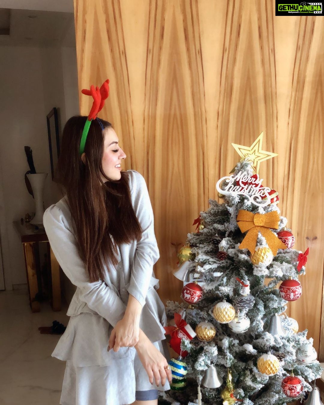 Hansika Motwani Instagram - Merry Christmas everyone 🎄may this Christmas be graced with peace ,joy and lots of blessings♥️wishing you and your family a Merry Christmas 🎅🔔 🎄 #merrychristmas2020