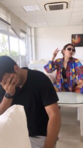 Hansika Motwani Instagram - Favourite #travelcompanion  @i_motwani  #reels #reelkarofeelkaro #reel

P.s - please don’t miss the brilliant actor in front of me !!!!! wow what expressions 😂😂😂