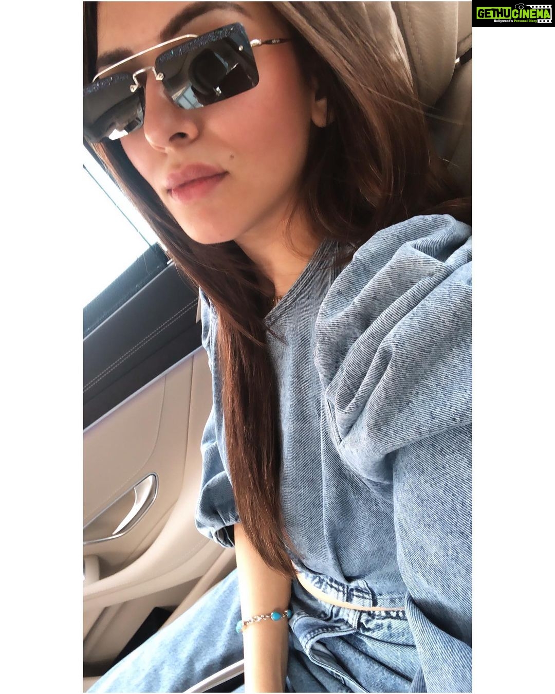 Hansika Motwani Instagram - 😎 • • • • • • • • • #skyphotos #shoutout #saying #tweegram #instagood #instamood #instagram #picoftheday #positivevibes #pic #igers #mood #me #style #instadaily #instapic #quarantine #photography #creative #creativity #lightroom #explore #blogger #edit #picsart #viral #backdrop