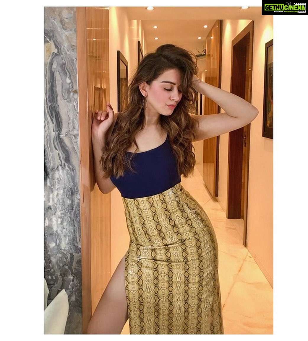 Hansika Motwani Instagram - Self confidence is the best outfit one can wear.💛 • • • #virtualphotoshoot with @soondah_wamu