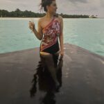 Hansika Motwani Instagram - Every sunset brings the promise of a new dawn! Looking forward to a brighter tomorrow🌅💛 #Sunset #nature #makingmoments #throwback to #maldives
