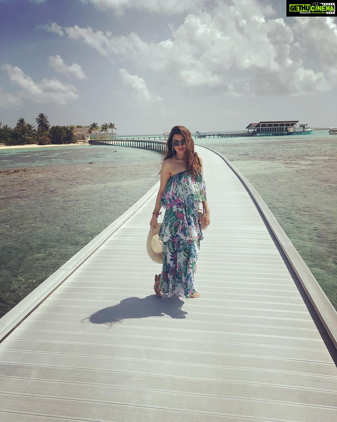 Hansika Motwani Instagram - Salt,sand,sea 🌊 🏝#islandlife