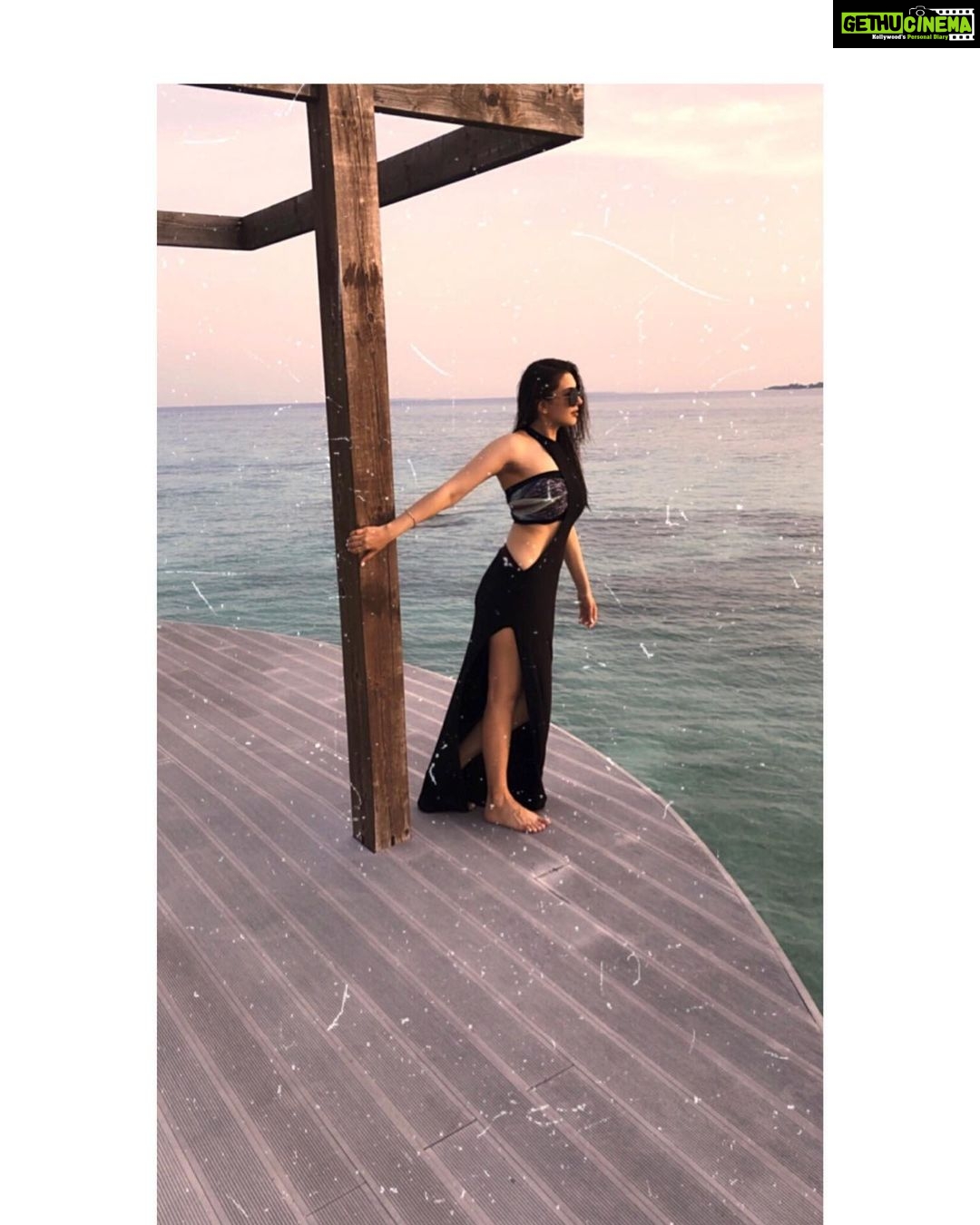 Hansika Motwani Instagram - Paradise found 🌊🇲🇻 Mövenpick Resort Kuredhivaru Maldives
