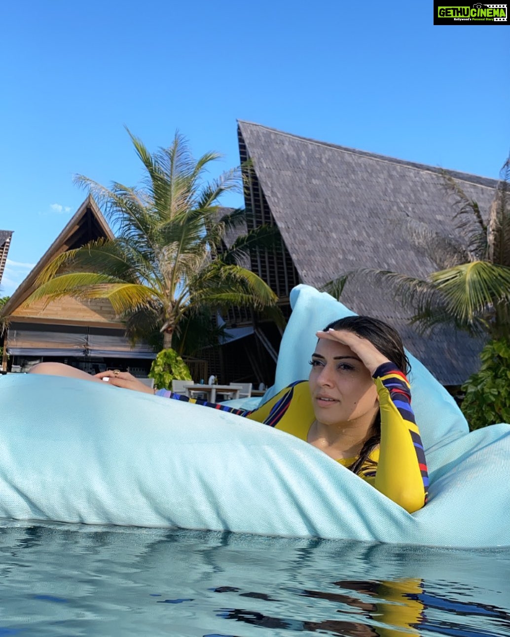 Hansika Motwani Instagram - Looking at my bright future 😉👒🇲🇻 #islandlife #movenpickmaldives #maldives Mövenpick Resort Kuredhivaru Maldives