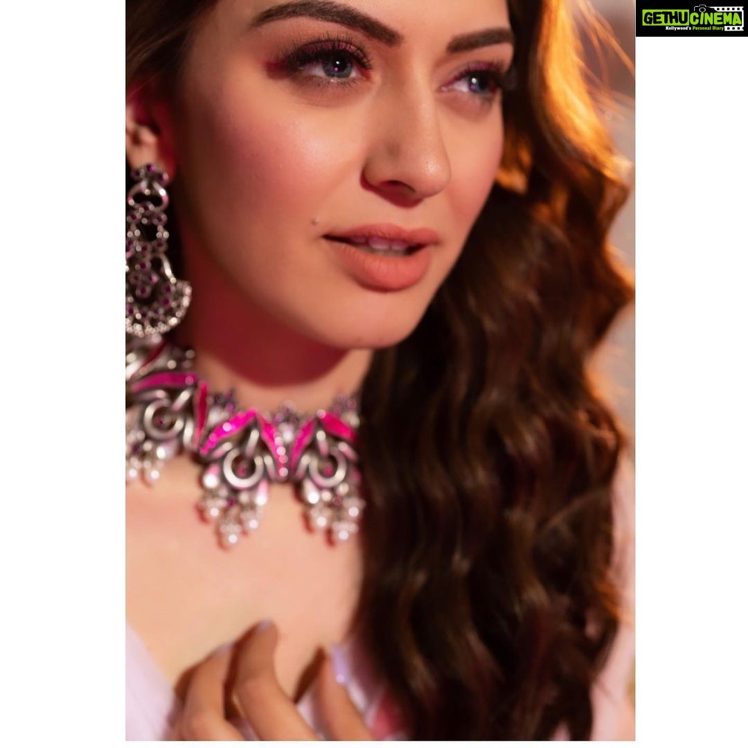 Hansika Motwani Instagram - 🌸🌸