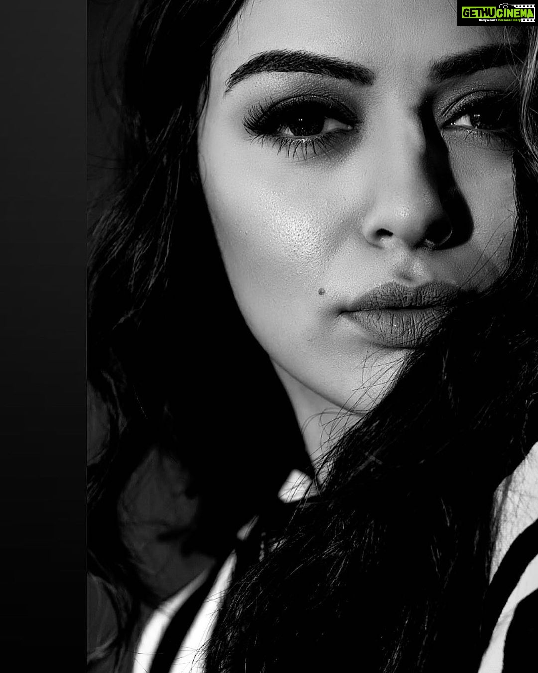 Hansika Motwani Instagram - 🖤