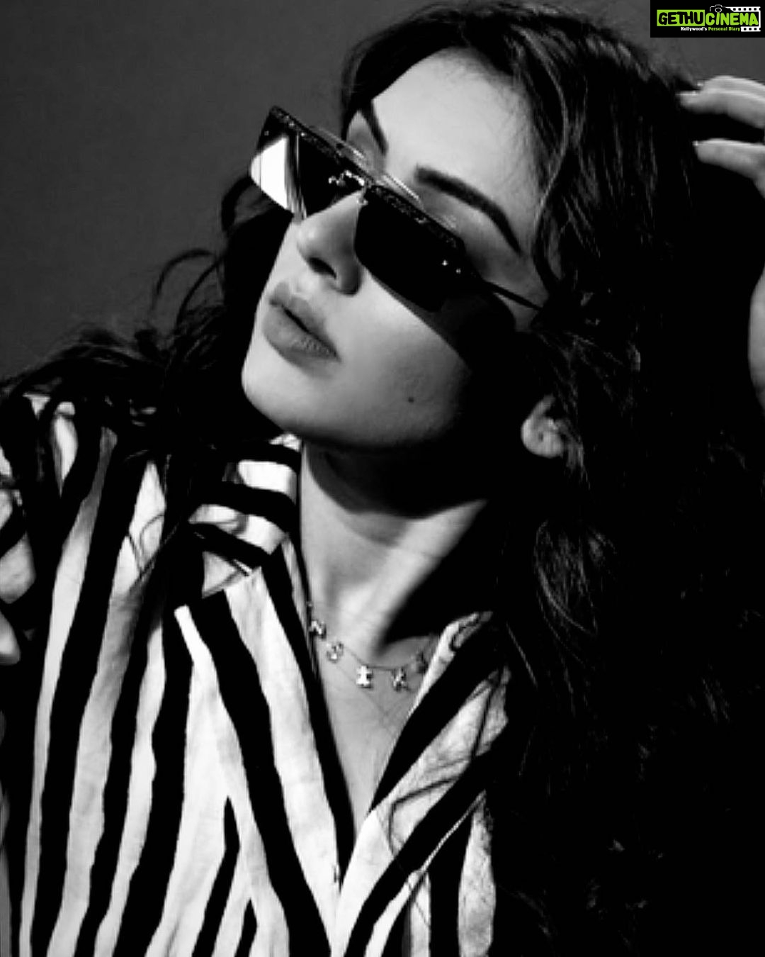 Hansika Motwani Instagram - 🖤