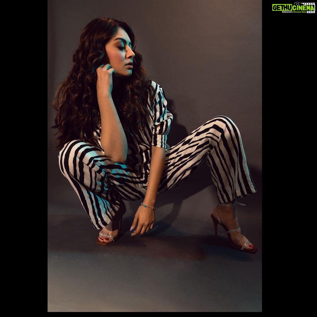 Hansika Motwani Instagram - 👗 @label.april 👠@jimmychoo 📸 @artem.enterprise Makeup @makeupbyurmikaurr Hair @sankpalsavita Stylist @neeraja.kona Asst by @manogna_gollapudi #promotions #tenaliramakrishnababl