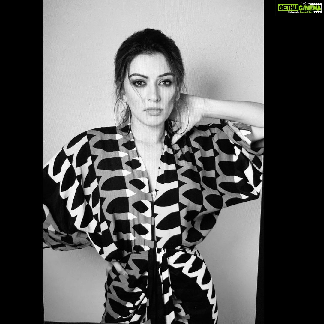 Hansika Motwani Instagram - 🖤♣️♠️