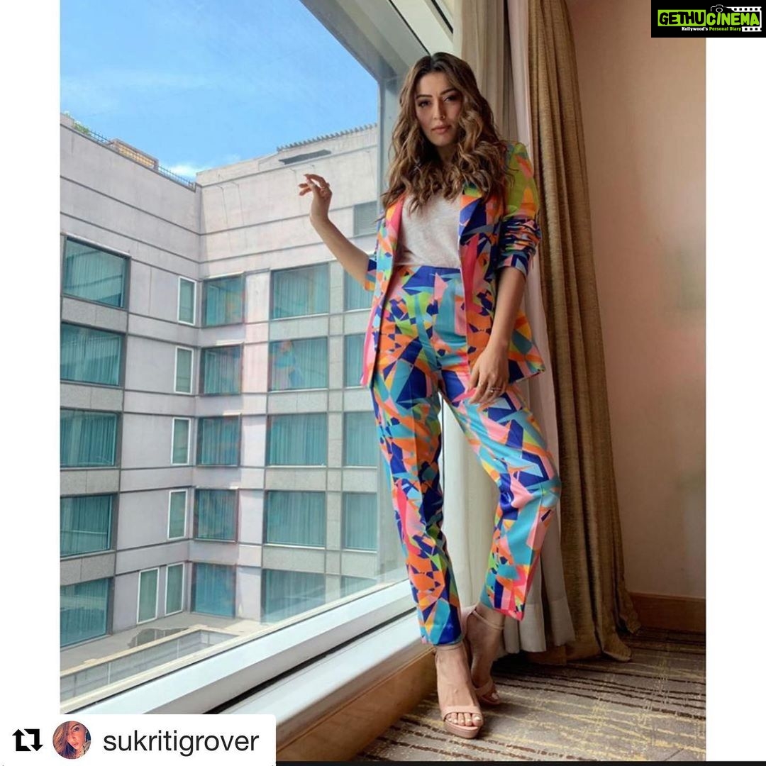 Hansika Motwani Instagram - #Repost @sukritigrover with @get_repost ใปใปใป @ihansika in Crayola brights today for Bath & Body works event ๐๐งก๐๐๐ Outfit @urvashijoneja Heels @aldo_shoes Styled by @sukritigrover Assisted by @piasinha @marziatyeby #sukritigroverforstylecell