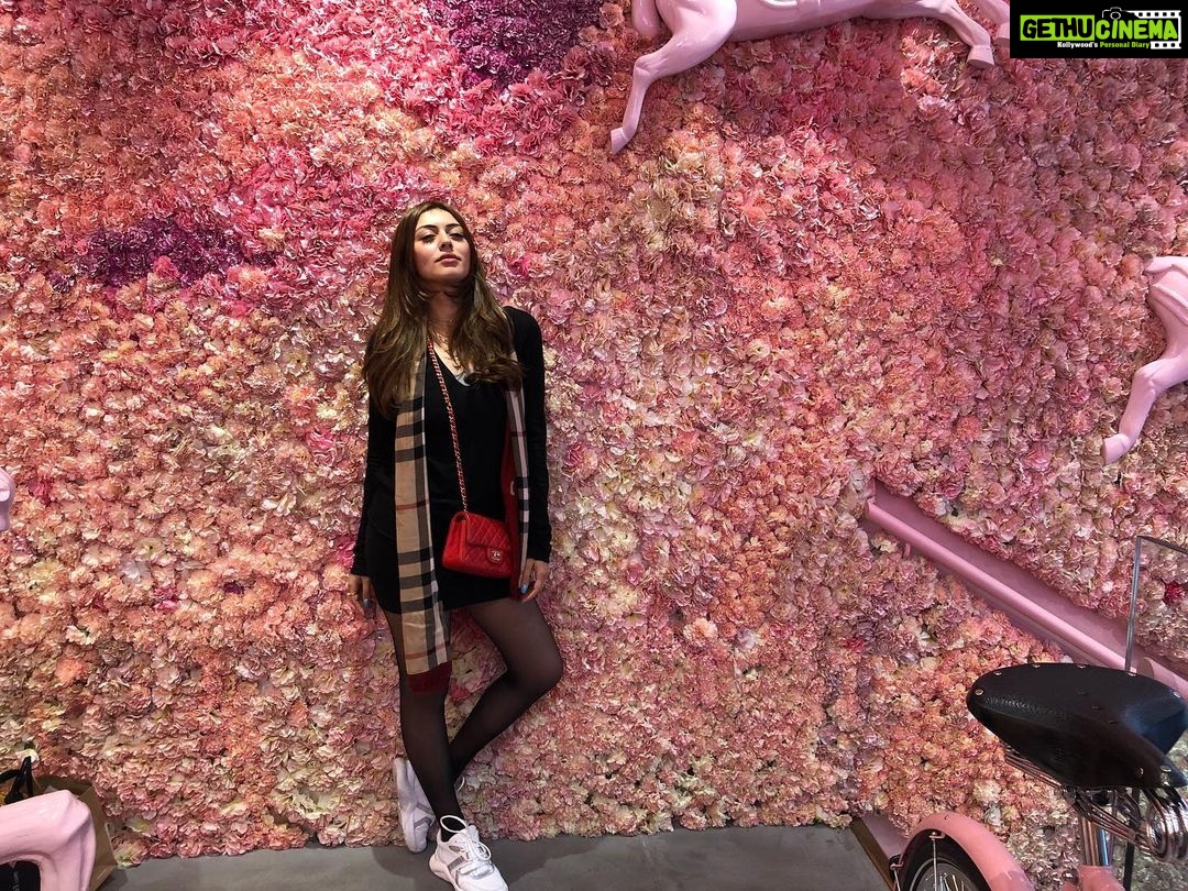 Hansika Motwani Instagram - 🌸🌼 Be fearless, be kind, be you. London, United Kingdom