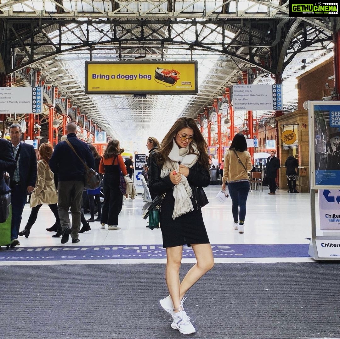 Hansika Motwani Instagram - Itβs a bright sunny day in London π¬π§π London, United Kingdom