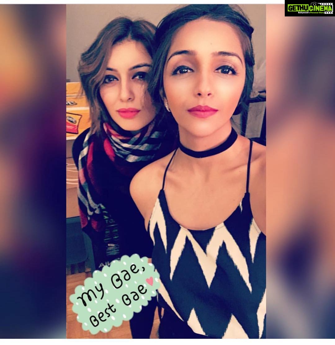 Hansika Motwani Instagram - Everything changes and nothing stays the same, but as we grow up, one thing does remain: I was with you before and will be until the end. Nothing could ever replace you my best friend. Happy birthday bae β₯οΈπ love u π§π»ββοΈ