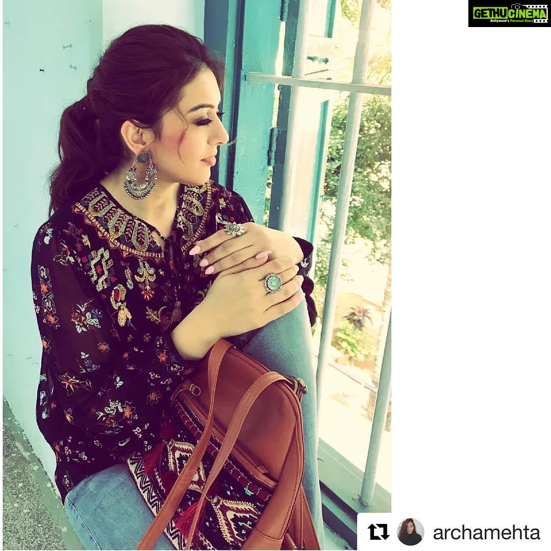 Hansika Motwani Instagram - #Repost @archamehta (@get_repost) ・・・ Here I go again with this awesome human ..@ihansika #bohobeginnings #hansikamotwani #dontgoonthatprettyface #pureevil #talkietalk