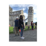 Hansika Motwani Instagram - A lil too cheesy but I guess it's mandatory !! Riiiighhhttt ? 😉😉 #leaningtowerofpisa #oneofthesevenwonders #mandatorypicture #beingtouristy Leaning Tower of Pisa