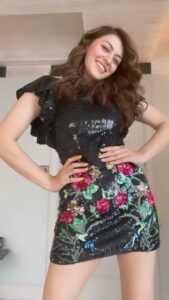 Hansika Motwani Instagram - If only getting ready was this easy 🐒😋