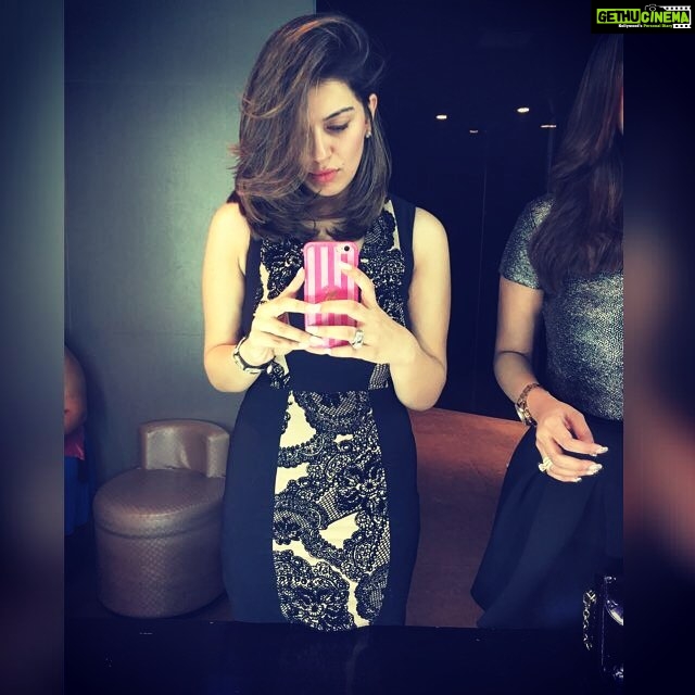 Hansika Motwani Instagram - #firstselfieof2016 💕💋