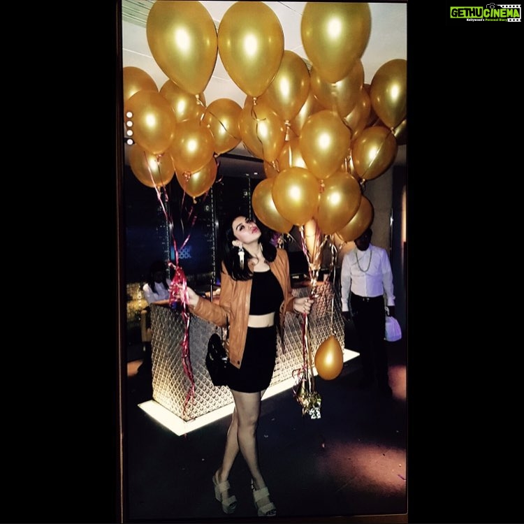 Hansika Motwani Instagram - Happy New Year, everyone!!!!! 🎉🎆 Wishing you a happy, healthy 2016 filled with love! ❤️ #HappyNewYear #Happy2016