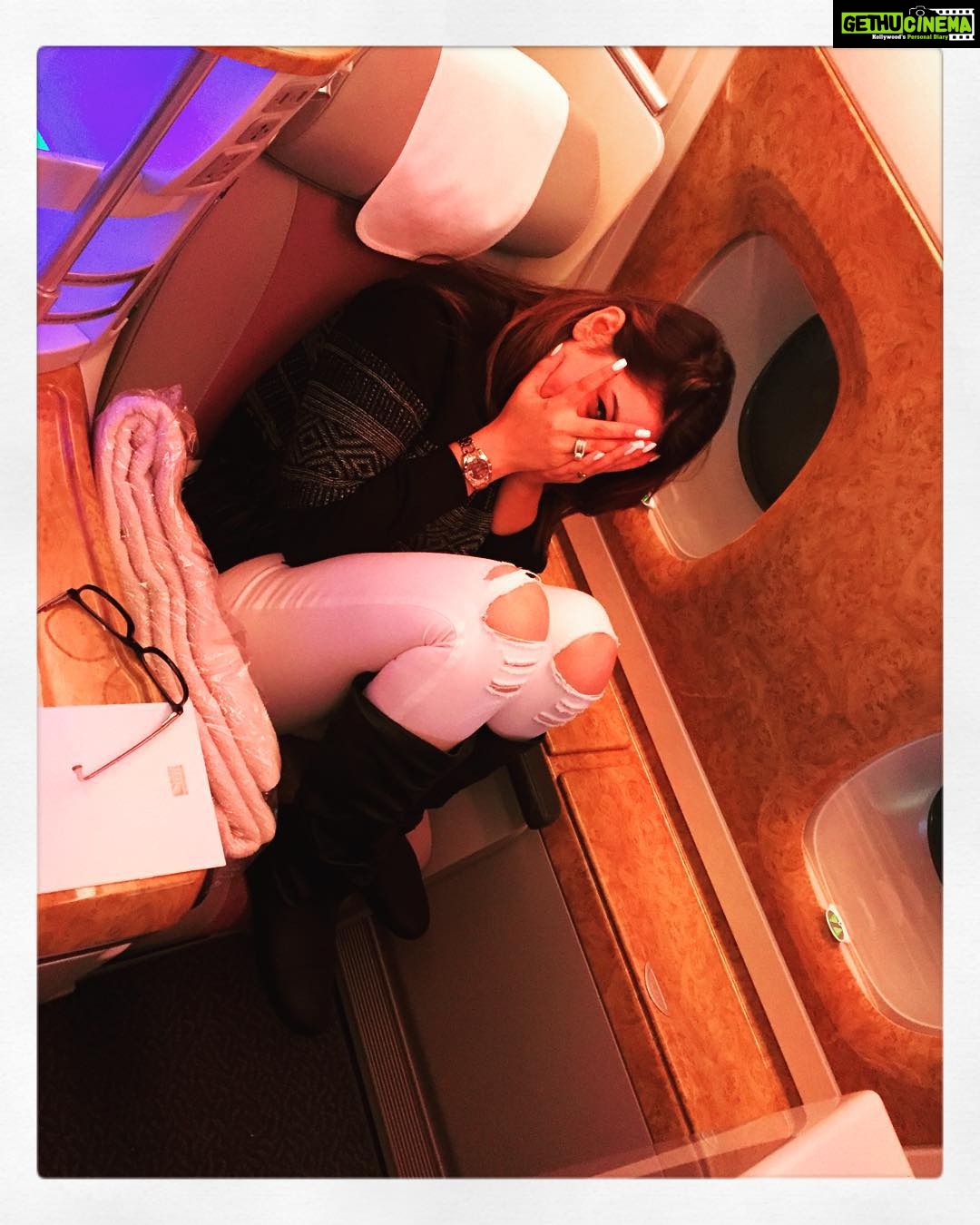 Hansika Motwani Instagram - Goofy me ... ✈️Toronto #peekaboo 👀🐣🐒