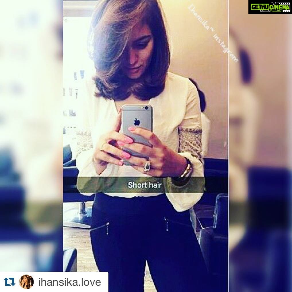 Hansika Motwani Instagram - :))) debuting my short hair 🌸
