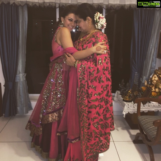 Hansika Motwani Instagram - Love her #prettiestmother #bestmother #mymother #ladiesinpink 😍😘😘💕