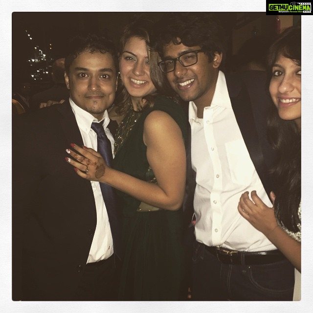 Hansika Motwani Instagram - #avm the #90's #kids #wegoalongwayback #madnight #maddnes