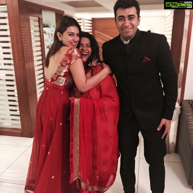 Hansika Motwani Instagram - #mylifeline #mybrother #mymother #family #Diwaliparty