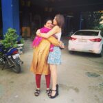 Hansika Motwani Instagram - Me and my #toy 💆🙋💗🎀 #mommiesgirl #mymummystrongest #mymotu #myburgerking