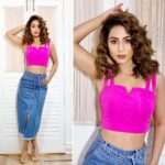Hina Khan Instagram - Once in a while just blow your own damn mind 😉😉 Sassy since Birth 💃 Styled by @sayali_vidya Top by @fadbulous_rd Skirt by @onlyindia Earrings by @minerali_store Heels by @_mad_over_accessories