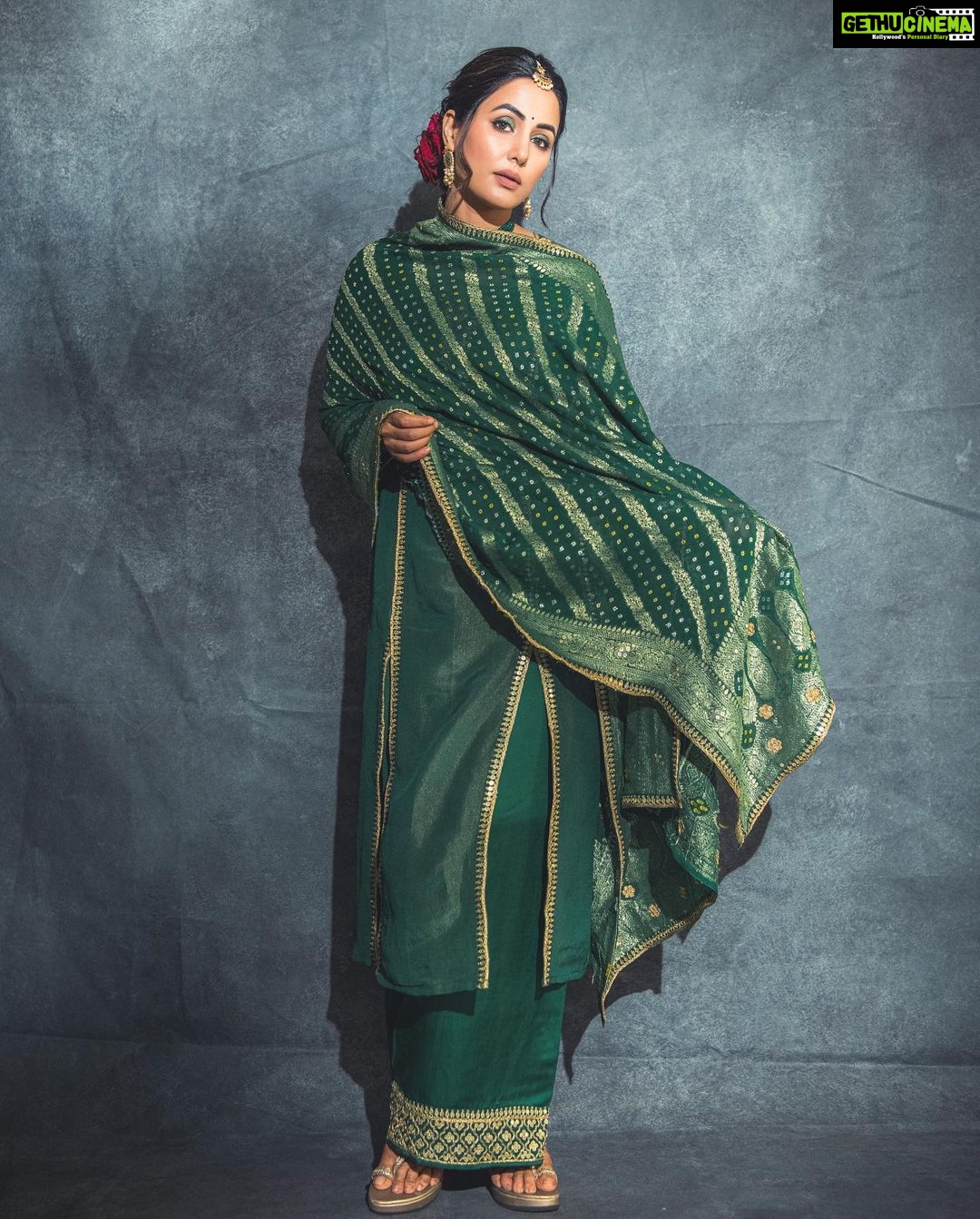 Hina Khan Instagram - Outfit : @gopivaiddesigns Jewels - @koharbykanika @stylorisilver Glam squad @sachinmakeupartist1 @arbazshaikh6210 📸 @rishabhkphotography
