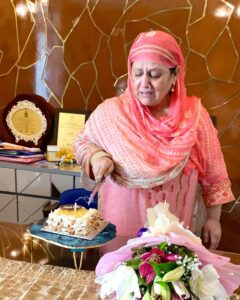 Hina Khan Instagram - Loss that is incomprehensible makes us feel bitter about life..
But to be able to create our own silver lining takes depth, courage, strength and will .. 
I have definitely got that from my mother.. I can’t imagine or know anyone stronger.. she chose to celebrate it and decided to cut the cake on His behalf..she’s both the source and inspiration for my strength..

At first I wasn’t sure about posting these visuals of a courageous yet sobbing mother who’s fighting it out for THE ONE she loved and the ones who love her ..
But just like we have to experience all possible human emotions.. I think to keep our social media presence as real as possible.. we must show the vulnerabilities.. the teary eyes, the sobs and grief ..
Because we must accept us as a whole human being .. with all sides .. hopefully this will make us more tolerant to accept everyone else ..
And that I learned from my beloved Father ..
To All you people out thr, you are not alone.. Stay strong.
Hope this post of mine gives you enough strength to overcome such Hardships.. 
I humbly request everyone to keep him in your prayers🙏
I will always love you dad ❤️
We will always love you.. 
Happy Birthday Daddy cool 😎