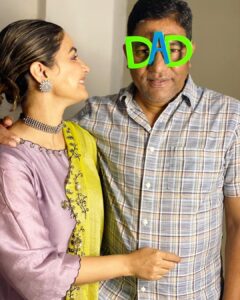Hina Khan Instagram - Indeed a Father’s Day (Truly).. 
June 20th, It’s been two months today Dad..😞
We  clicked these pictures 7 months back and I didn’t let u see these pictures when they were clicked coz I wanted to post them on a special day.. 
Never did I think tht I will be posting them today🥺
You had to see these pictures dad..
Thts what we decided.. 
whyyyy???
Miss you 💔 
Happy Fathers Day Daddy 
I love you