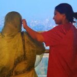 Hina Khan Instagram - MAA❤️ Teri Khushi Meri Khwahish.. Teri Hifazat Mera Haq.. I am no Therapist maa.. But I promise, I will look after you, wipe your tears and I will LISTEN.. ALWAYS.. #WeAreStrong #WeWillGetThruThis #Together #DadIsWatchingOurBack #DaddysStrongGirl #WearingDad Thank you @manaanmeer for clicking these candid shots..