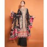Hina Khan Instagram - 👗 @maryamhussain_official From latest festive lawn collection. Grab yours now before it’s sold out! www.maryamhussain.pk #LuxuryLawnbyMaryamHussain #mh #maryamhussain #maryamhussainlawn21 #MeerybyMaryamHussain #LuxuryWearbyMaryamHussain #EmbroideredCollection #EmbellishedNet #MH #meer #maryamhussain #maryam #marwa @itsmaryamhussain