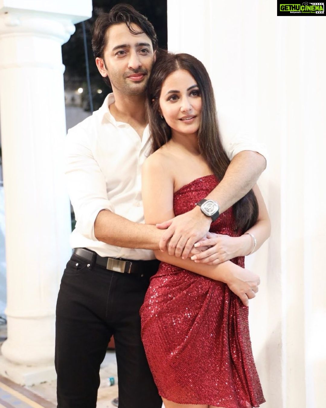 Hina Khan Instagram - Thank you for giving our poster so much love! Ab bas thoda sa intezaar, stay tuned for all the details. #MohabbatHai ❤️ @vyrloriginals @shaheernsheikh @mohitsuri @jeetganngulimusic @stebinben @kunaalvermaa @adityadevmusic @poojasinghgujral