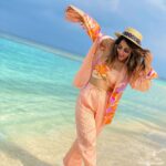 Hina Khan Instagram - I am a toes in the sand kinda Gurl🧡 @kuramathiisland Kuramathi Maldives