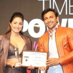 Hina Khan Instagram - Be You! #TimesPowerWoman Thank you for presenting my very first award of 2021 @terence_here
