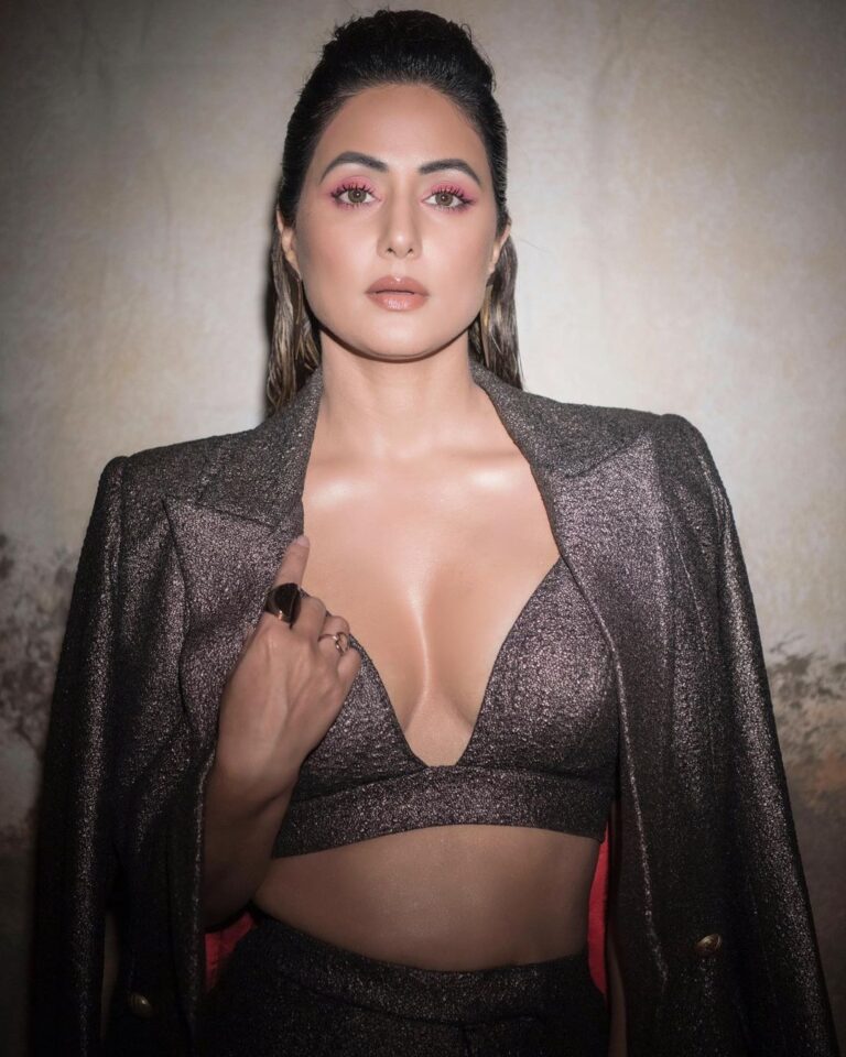 Hina Khan Instagram - Thank you @timesofindia.. All you women out thr, Keep the power of your spirits alive.. and ride the waves of your instincts.. that’s what I do .. and I want all of you to become your version of a Powerful Woman .. #PowerWomanHinaKhan #TimesPowerWoman