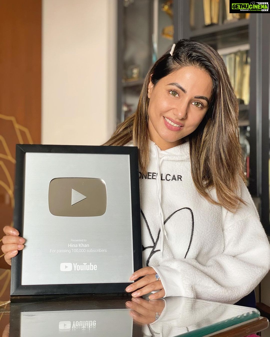 Hina Khan Instagram - The encouragement of my lovely fans have gotten me closer to the Golden Play Button... I shall encourage them back by posting this beauty ..thank you @youtubeindia I know I am a little late .. but it’s definitely better then never ..😉 Let’s work hard for the golden one Guysss... #SilverPlayButton #GoldIAmOnMyWay Thank you my YouTube Fam.. #Hinaholics