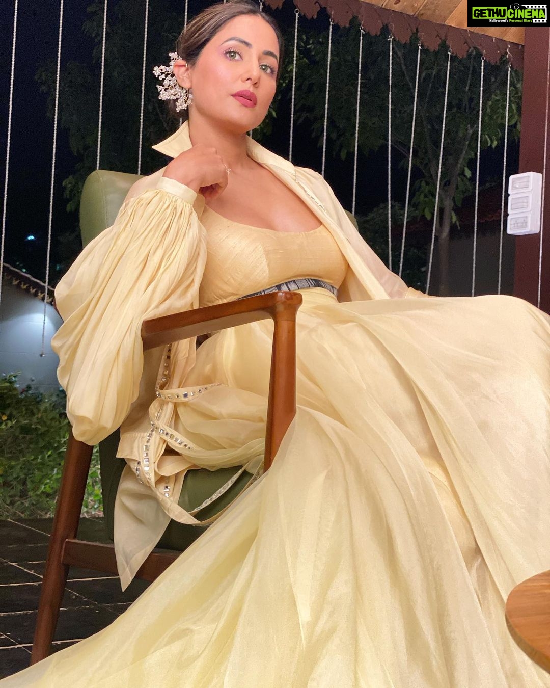 Hina Khan Instagram - I have set my eyes on you 2021.. #BeKind #HappyNewYear