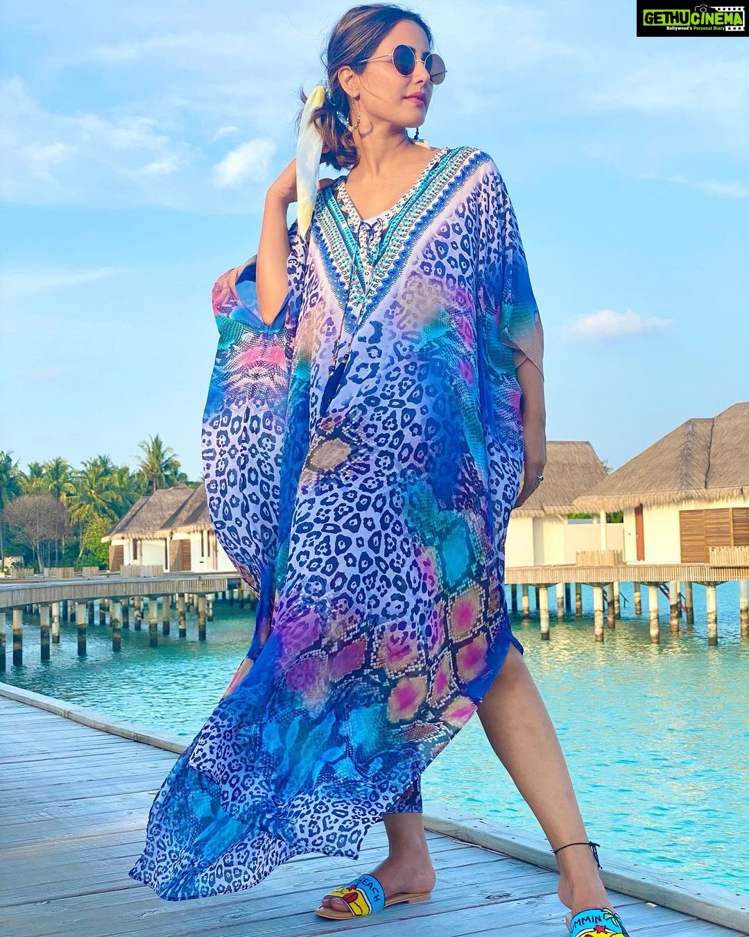 Hina Khan Instagram - Sometimes you just wanna dress relaxed and happy.. #EasyAndBreezy #KaftanLove