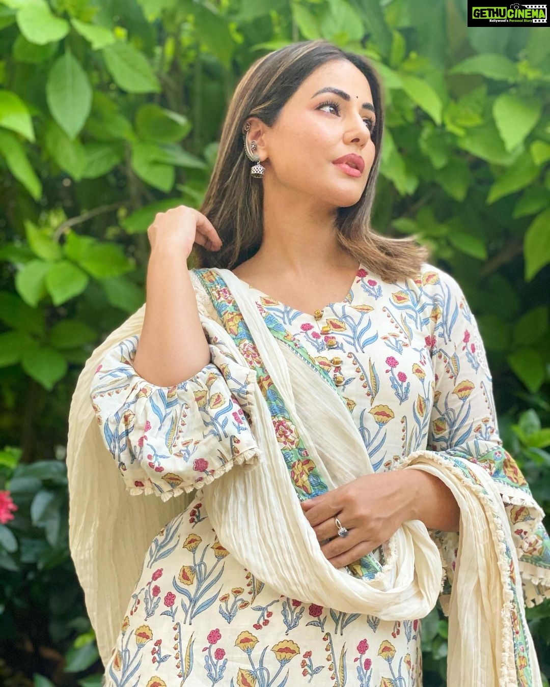 Hina Khan Instagram - Smile, you are beautiful 🤩