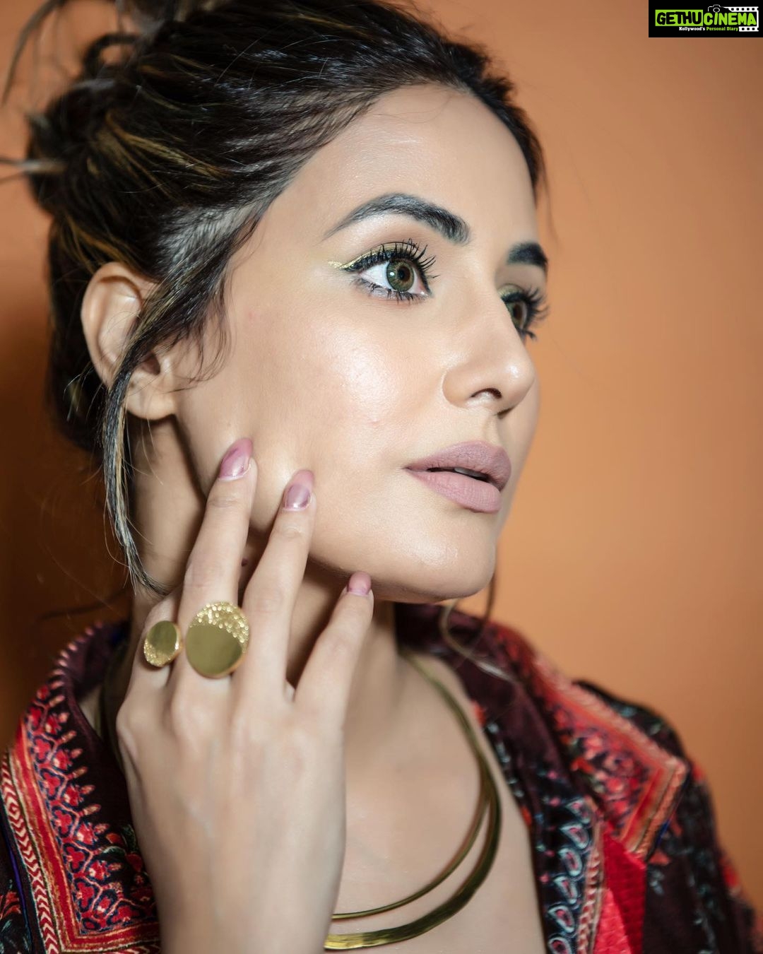 Hina Khan Instagram - #HKBiggBossLookBook #SherrKhanIsBack #ToofaniSeniorHina #BB14 . . ~ #TeamHK