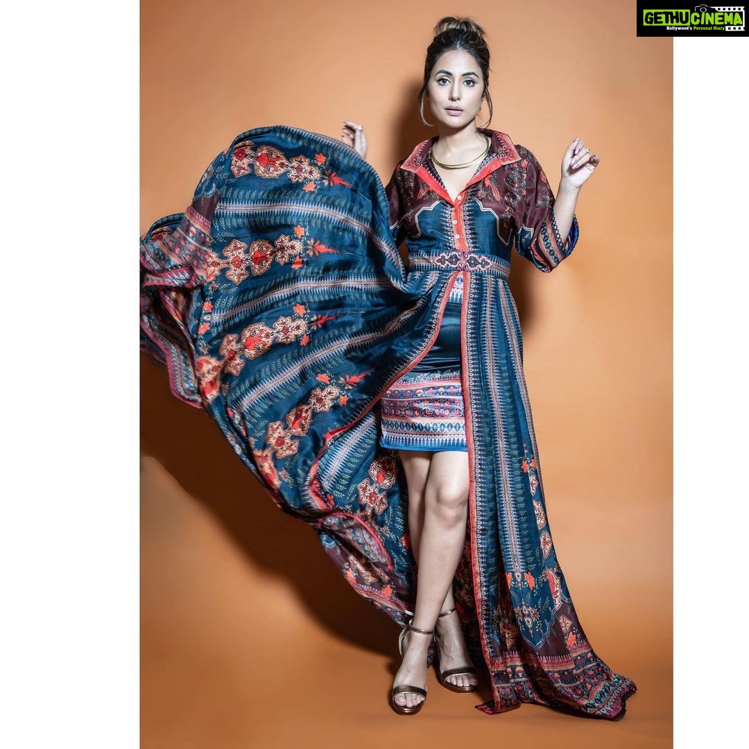 Hina Khan Instagram - Outfit @rajdeep.ranawat.official Jewelery @aquamarine_jewellery @houseofshikha Heels @eridani.in Styled by @sayali_vidya 📸 @rishabhkphotography Glamsquad @sachinmakeupartist @sayedsaba #HKBiggBossLookBook #SherrKhanIsBack #ToofaniSeniorHina #BB14 . . ~ #TeamHK