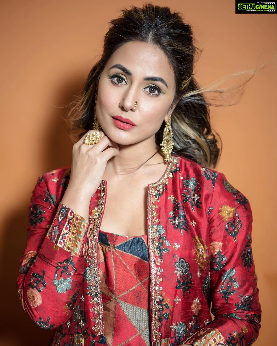 Hina Khan Instagram - #HKBiggBossLookBook #SherrKhanIsBack #ToofaniSeniorHina #BB14 . . ~ #TeamHK
