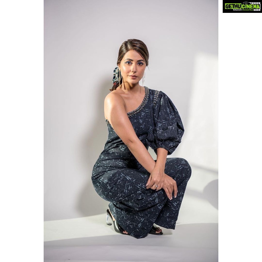 Hina Khan Instagram - Vibe Check: GLAM ✨✨ Jumpsuit @mellowdrama_official Jewelry @antarez.jewels Heels @fyorindia Styled by @sayali_vidya 📸 @rishabhkphotography Glamsquad @sachinmakeupartist @sayedsaba #HKBiggBossLookBook #SherrKhanIsBack #ToofaniSeniorHina #BB14 . . ~ #TeamHK